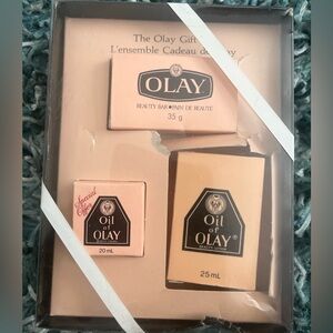 HTF vintage Oil of Olay gift set NOS vintage skin care 80s